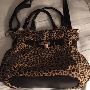 “Leopard” Print Handbag!